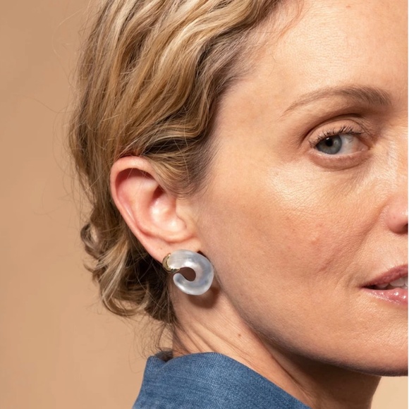 ALEXIS BITTAR Silver Lucite Small Molten Front Facing Hoop Earrings - Picture 5 of 8